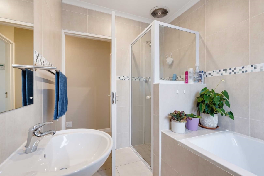 4 Bedroom Property for Sale in Sunningdale Western Cape